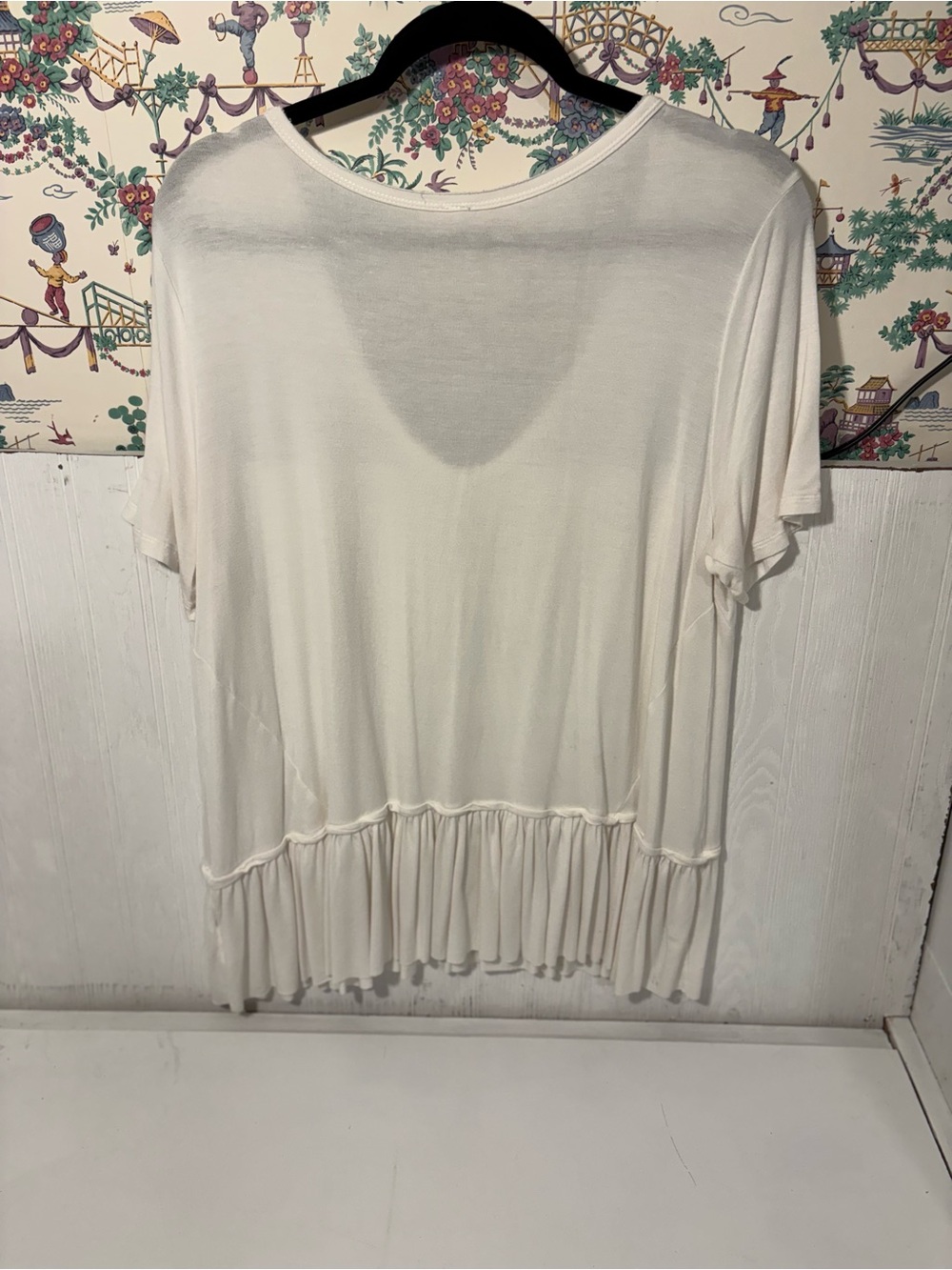 glam White V-Neck Ruffle Hem Short Sleeve Tunic - Picture 2 of 2